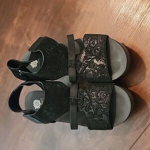 Yellow Box black wedges side zipper and velcro closure size 9.5